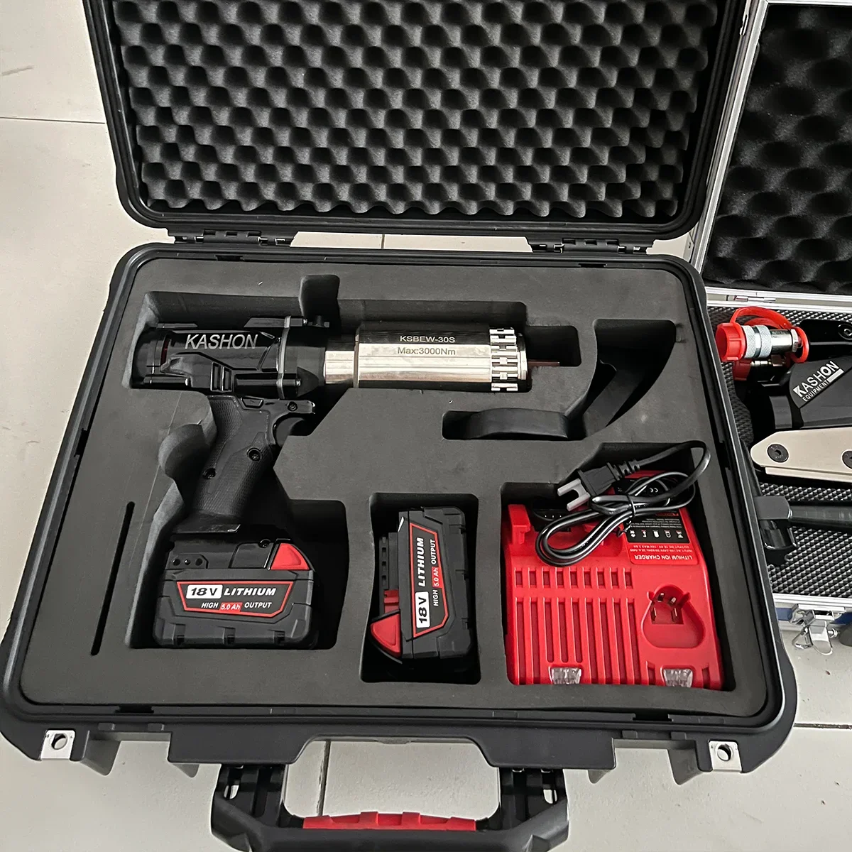 Torque Wrench Digital - unique 2000Nm Digital Display Cordless Battery
